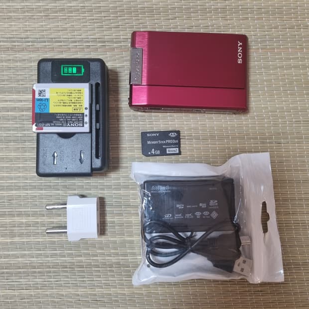 상태S급퀄 일본 소니 핫핑크 빈티지디카 연예인다수 레트로카메라 4G메모리
