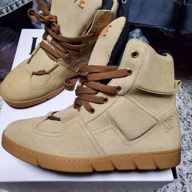 로에베 하이탑 스니커즈 베이지 디자인착샷참고