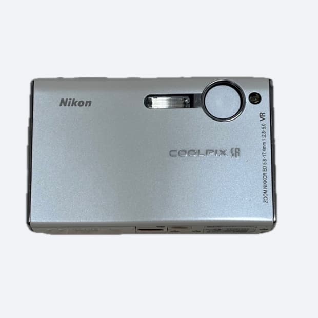 니콘 쿨픽스 팔아요 (베터리, 충전기, 메모리 포함) (작례있습니다)