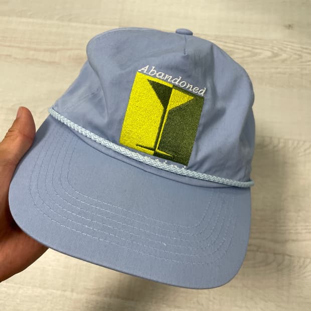 abandoned martini 블루 캡 모자