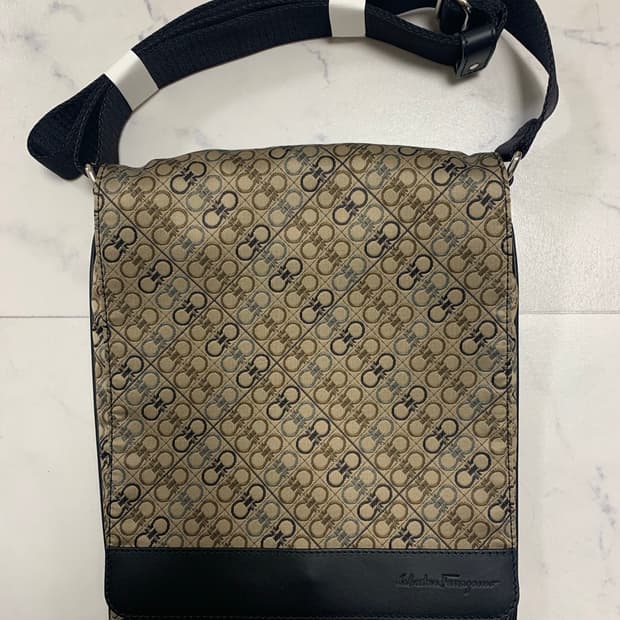 페라가모 Beige Riga Fabric 숄더백 크로스백