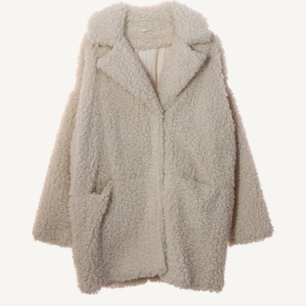 앤아더스토리즈 아이보리 퍼코트