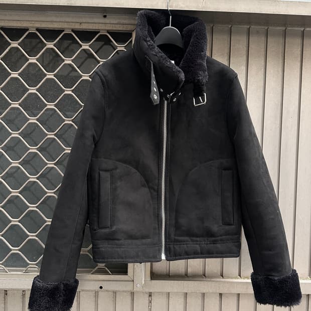 DIVIDED x H&M black fur buckle mustang