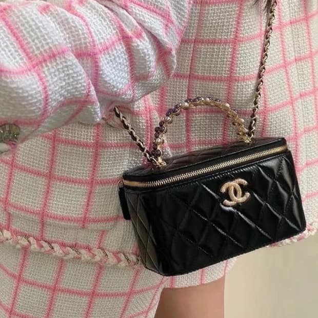 샤넬VIP 진주펄 장식 핸들 베니티백 샤넬 코스메틱 