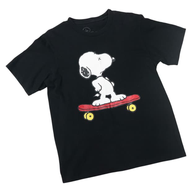 KAWS x PEANUTS 카우스 피너츠 스누피 스케이트보드 반팔티셔츠