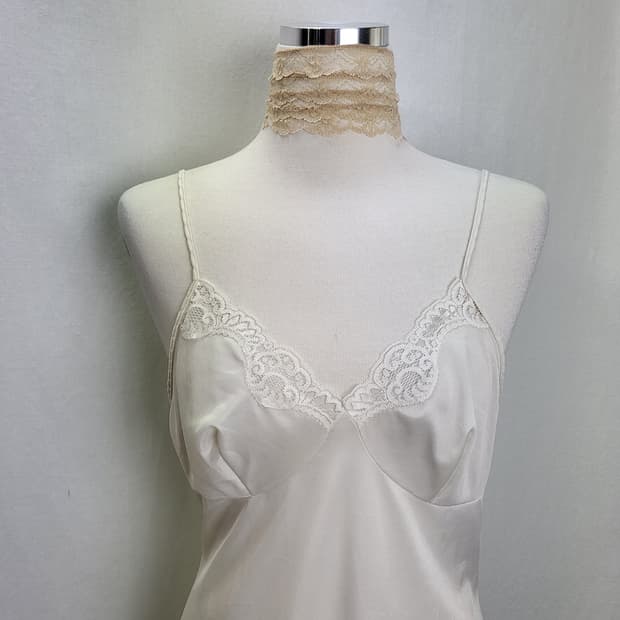 빈티지 샴페인 화이트 슬립 드레스