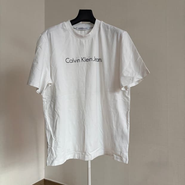 Short-sleeve T-shirt