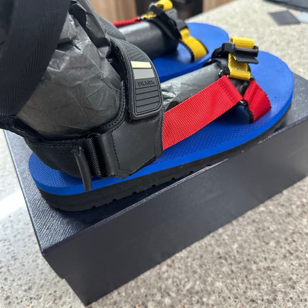 프라다 남성샌들