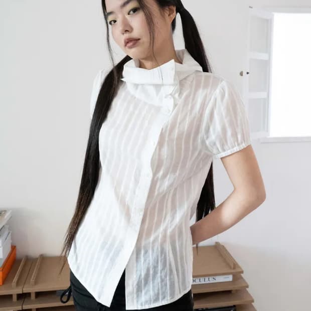 온스카 DRAPE COLLAR BLOUSE (WHITE)