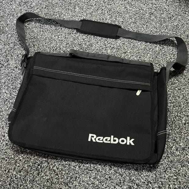 리복 Reebok 블랙 메신저백 크로스백