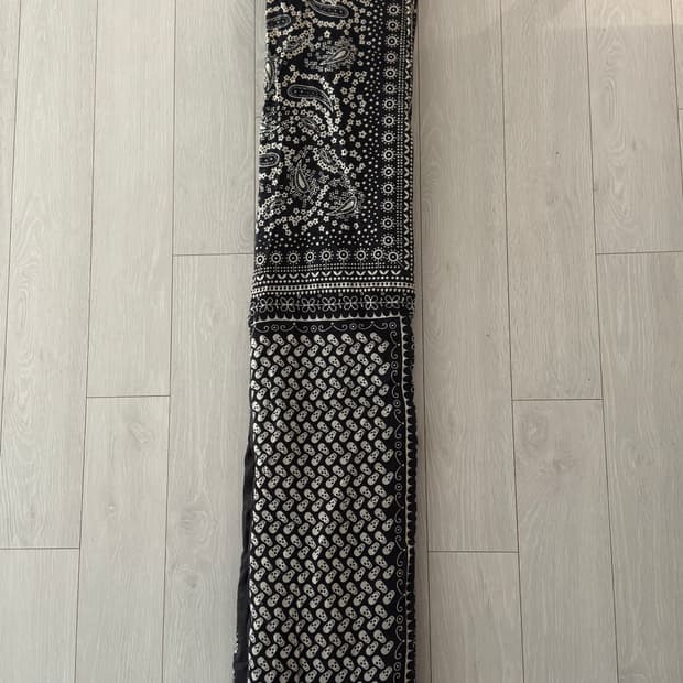 뉴즈리스 캐피탈맛 양면 덕 다운 스카프