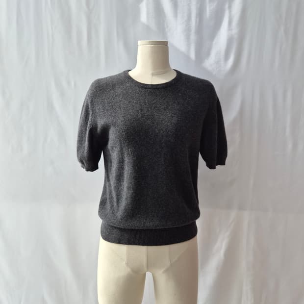 차콜그레이 캐시미어 100 반팔 니트