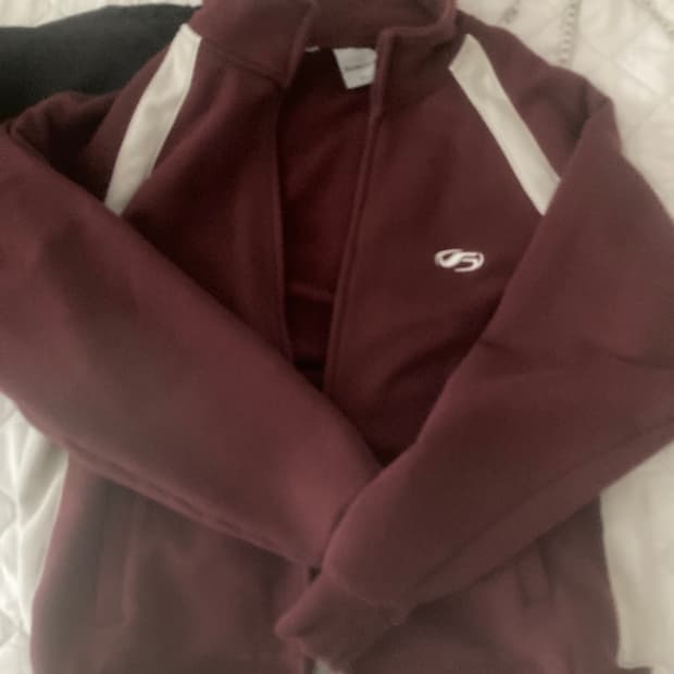 필루미네이트 버건디집업