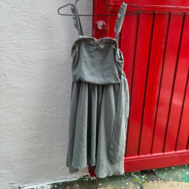 Gray frill sleeveless ops 🖨️ 