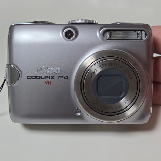 니콘 쿨픽스 P4  디지털 카메라