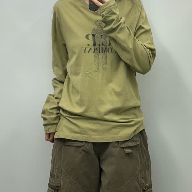 Cp컴퍼니 빅로고 카키 긴팔티 롱 슬리브