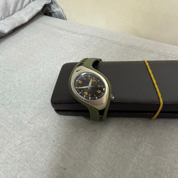 나이키 트라이엑스 시계