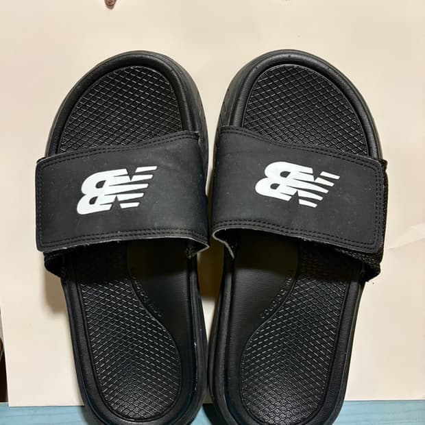 뉴발란스 쿠셔닝 슬라이드 슬리퍼 블랙 240사이즈