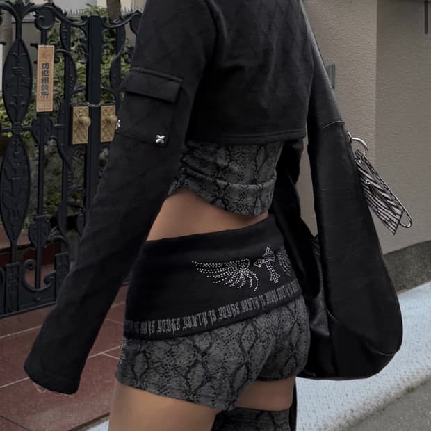 YOUTHISYOURS SNAKE CROSS BANDING SHORTS