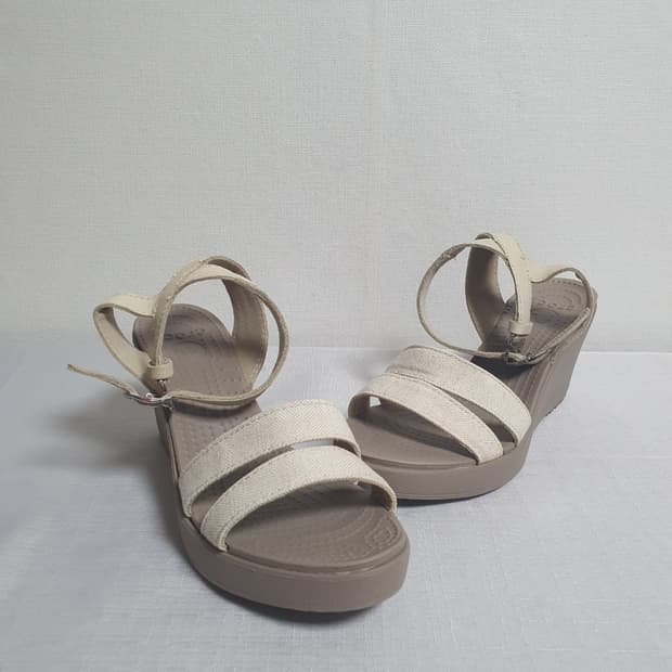 240mm 크록스 레이 웨지 샌들 베이지 W7