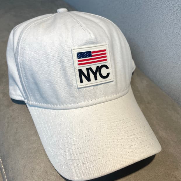 뉴에라 NYC 성조기 흰색 볼캡.