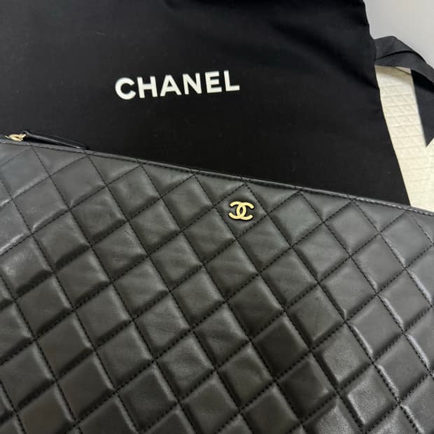 샤넬 클래식 램스킨 클러치