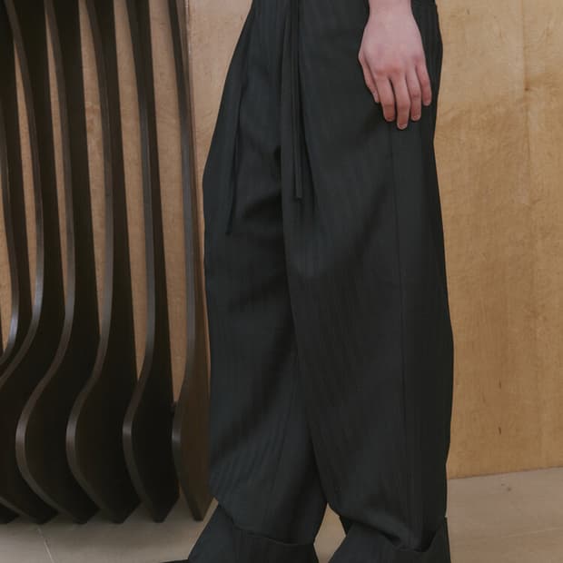 (1, 초판 명작) 웨이비니스 딥원턱 턴업 슬랙스 블랙 스트라이프