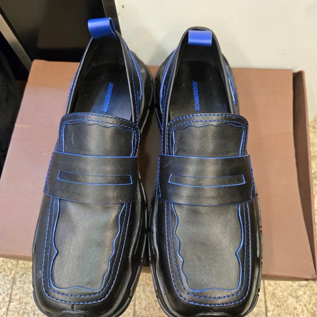 자라 x 아더에러 콜라보 레더 트랙 솔 로퍼