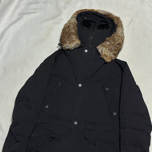 95 C.P. 컴퍼니 고글 노르지 블랙 덕다운 패딩