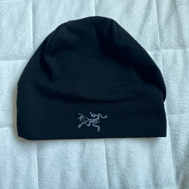 아크테릭스 로 라이트웨이트 울 토크 비니