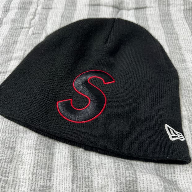 [Supreme] 뉴에라 S 로고 비니 블랙(23SS) OS