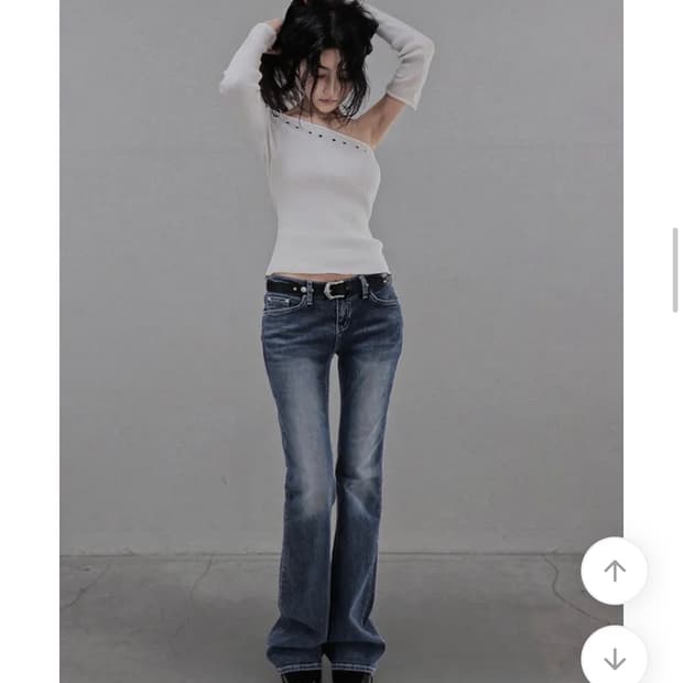 시크윈 화이트 리벳 스티치 로우 슬림 부츠컷 데님 팬츠 M