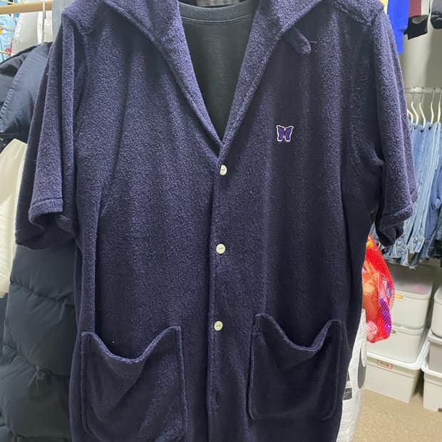 니들스 태리셔츠