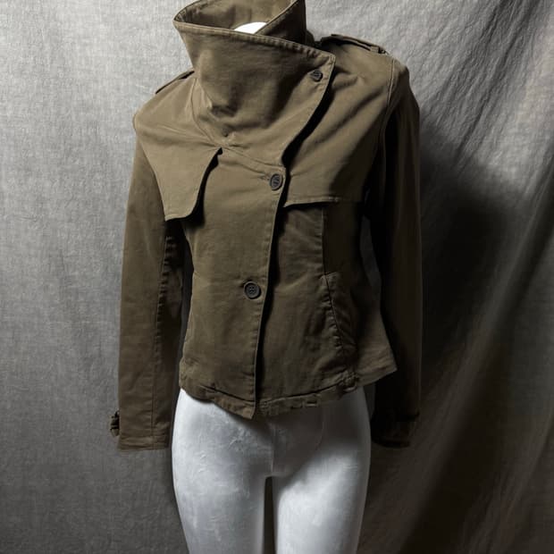 TRANSIT Asymmetric High Neck Jacket 