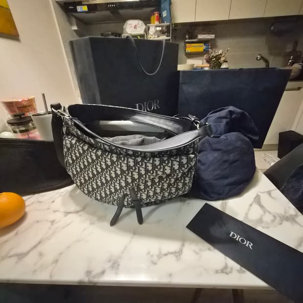 디올 소프트백 라지 