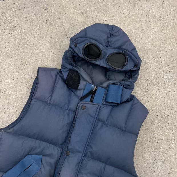 CP컴퍼니 썬페이드 고글 패딩 베스트