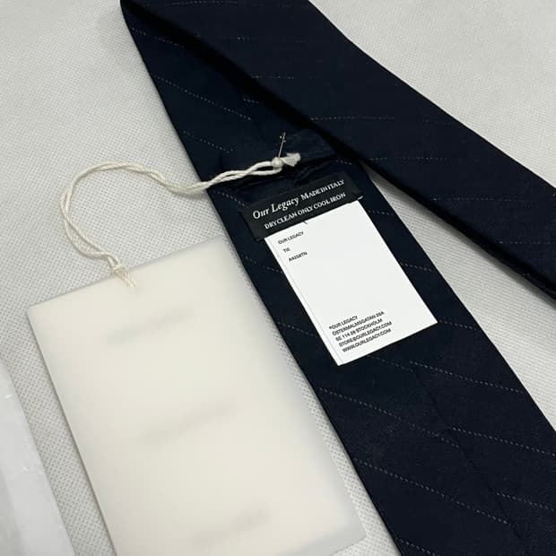 아워레가시 25fw 핀 스트라이프 넥타이