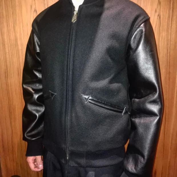 (착샷) 헤리티지플로스 레더 바시티 자켓