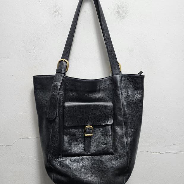 MOSCOT 모스콧 리얼레더 금장버클 숄더백