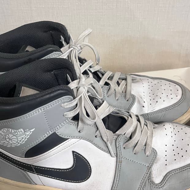 조던 1 미드 스모크 그레이