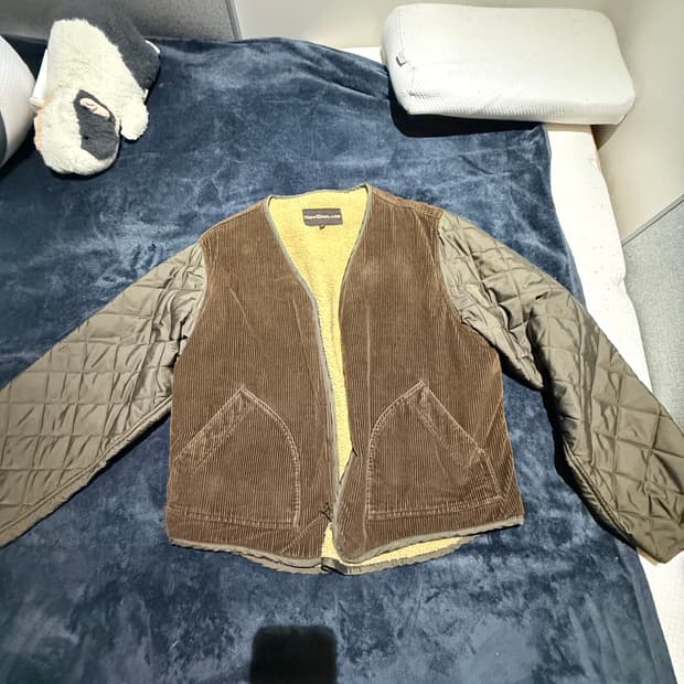 뉴잉글랜드 누빔자켓 팝니다. M사이즈