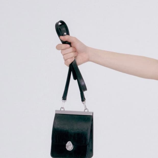 아비에무아 스퀘어 심볼백 