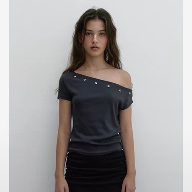 EYELET ONE SHOULDER T (NAVY)