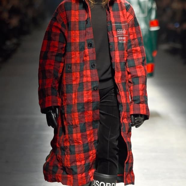 언더커버 18fw 메탈 패브릭 코트 2사이즈