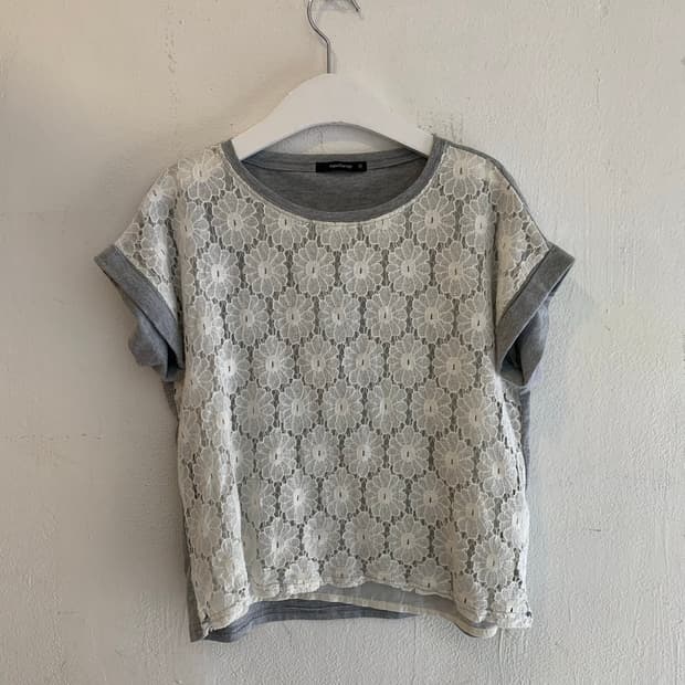 Grey roll up flower half t