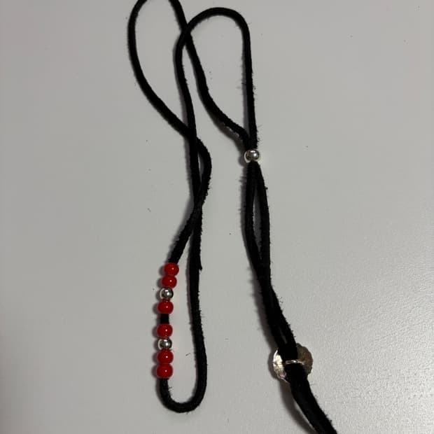 삼오세공 사슴가죽 목걸이