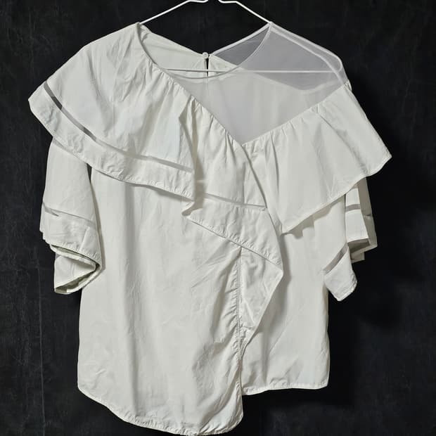 55~66한섬 타임  프릴 블라우스 F 화이트