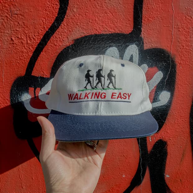 WALKING EASY 투톤 캡