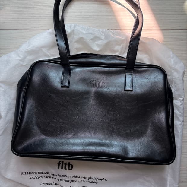 필인더블랭크 가방 Trapezoid Shoulder bag crack b