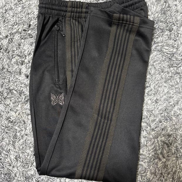 니들스 버터플라이 내로우(스트레이트핏) 트랙팬츠 블랙/브라운 XL